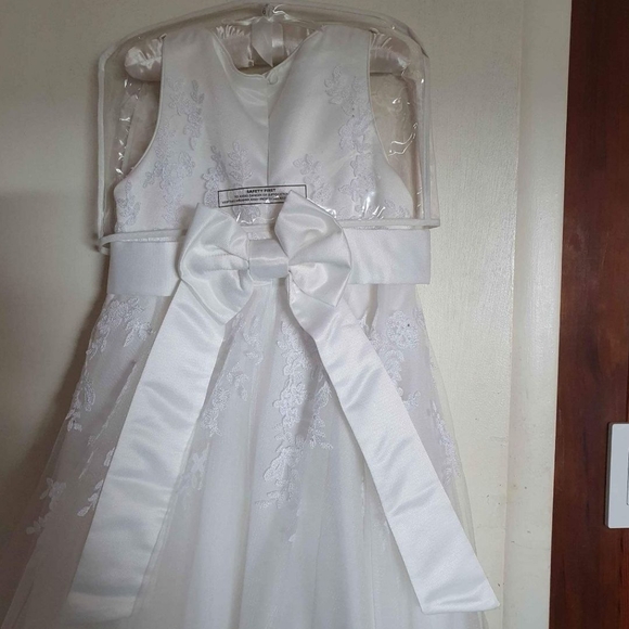 Flower girl or fancy occasion dress with bow size 5-6 years uk import - Picture 4 of 4